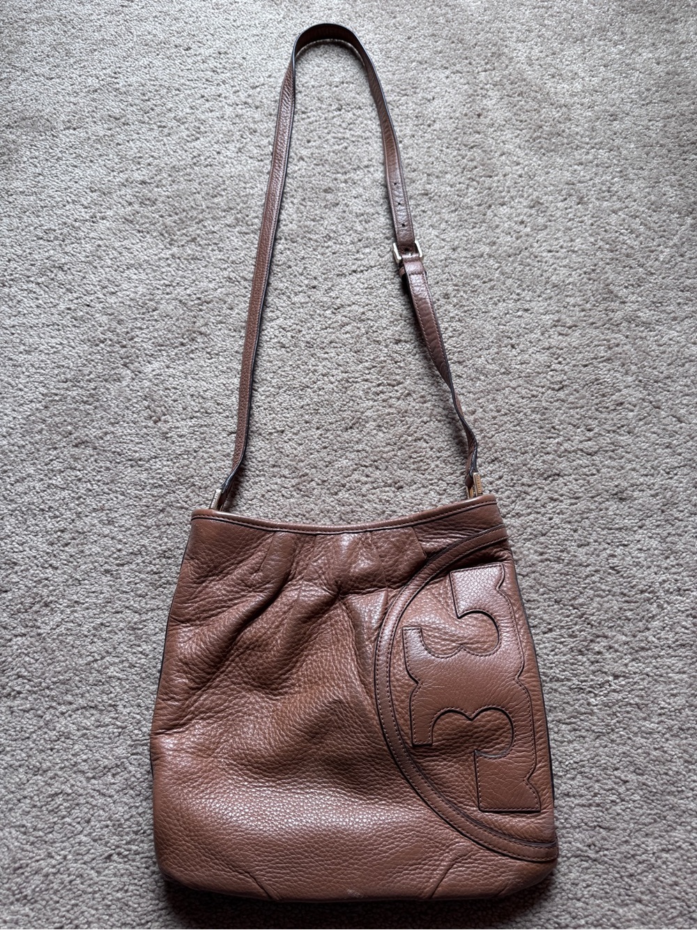 Tory Burch  all T - Tan Pebbled Leather Shoulder Bag with Logo Detail